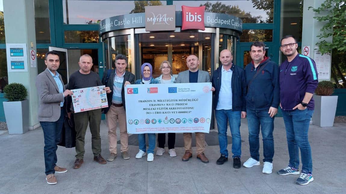 Öğretmenlerimiz Erasmus Projeleri Kapsamında Macaristan Ziyaretinde Bulundu